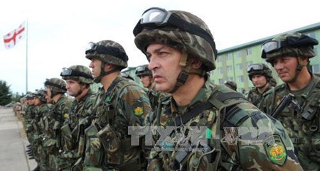 NATO tập trận tại Gruzia - 2 Binh sĩ Bulgaria tại lễ khai mạc cuộc tập trận. (Ảnh: