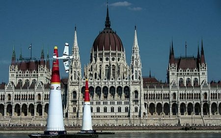 Mãn nhãn với màn trình diễn vũ điệu trên không - 9 Cuộc đua máy bay khiến người xem mãn nhãn với những khoảng khắc đẹp mắt. (Ảnh: