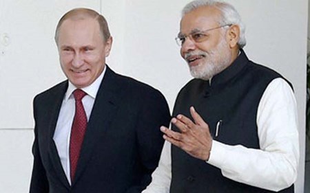 Tổng thống Putin (trái) đã gặp gỡ và hội đàm với Thủ tướng Modi (