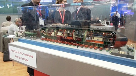 Điểm mặt các tàu chiến mới nhất của Hải quân Nga tại IMDS 2015 - 7 Tàu ngầm diesel-điện Dự án 877.