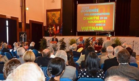 Phiên họp toàn thể tại ngày hội đoàn Hữu nghị và đoàn kết với Việt Nam.