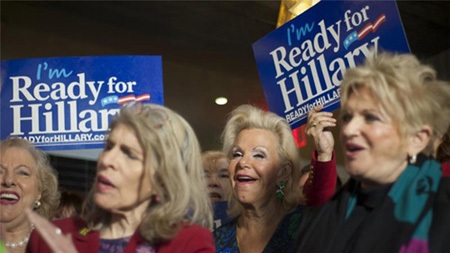 Lợi thế ứng cử viên nữ - 1 Nhiều ứng cử viên nữ sẽ ủng hộ bà Clinton.