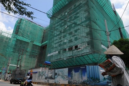 Đề xuất xử lý hình sự việc "ôm" tiền góp vốn mua nhà dùng sai mục đích - 1 Mới xong phần móng đã thu 50 - 70% số tiền, chủ đầu tư rất dễ dùng tiền góp vốn vào việc khác.