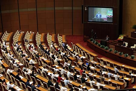 “Đã đến lúc kinh tế Việt Nam phải tăng trưởng cao trở lại” - 1 Quốc hội dành 1,5 ngày thảo luận tại hội trường về tình hình kinh tế - xã hội (ảnh: Việt Hưng).