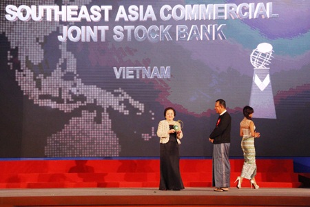 Hội đồng Tư vấn Kinh doanh ASEAN trao giải "Nhà lãnh đạo nữ xuất sắc nhất" cho Chủ tịch SeABank - 1 Chủ tịch Tập đoàn BRG nhận 2 giải thưởng danh giá từ Hội đồng Tư vấn Kinh doanh ASEAN.