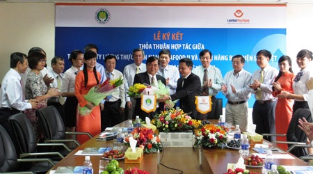 Nhà băng “rót” vốn xây dựng chuỗi sản xuất, cung ứng lúa gạo - 1 LienVietPostBank đồng ý tài trợ vốn cho các thương lái, nhà máy, hợp tác xã,