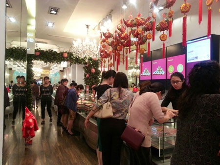 Vàng tiếp tục tăng giá, dân đổ xô đi mua cầu may - 3 Vàng tiếp tục tăng giá, dân đổ xô đi mua cầu may