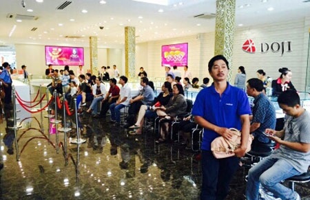 Rồng rắn xếp hàng “săn” vàng hình dê ngày Thần Tài - 6 Khu vực phía Nam: