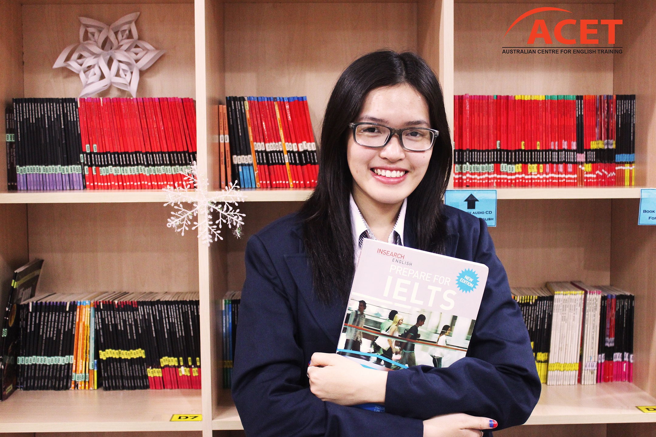 Ngô Thanh Vân tại Thư viện của trung tâm.