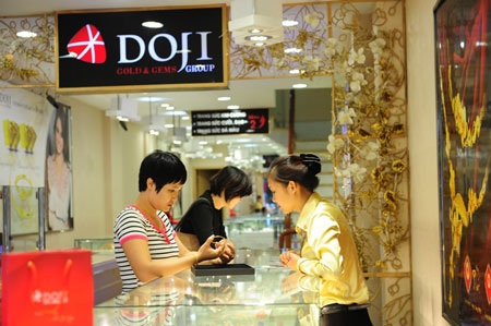 Giá vàng SJC trong phiên khai Xuân hôm nay có nơi giảm hơn 400.000 đồng/lượng.