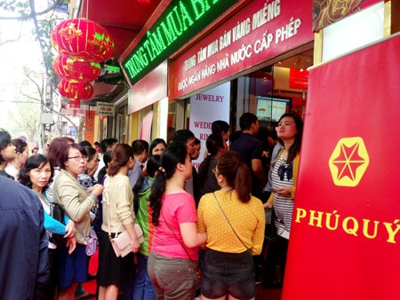Đổ xô đi mua vàng vào ngày vía Thần Tài - 4 Đọc những thông tin kinh tế - tài chính mới nhất trên