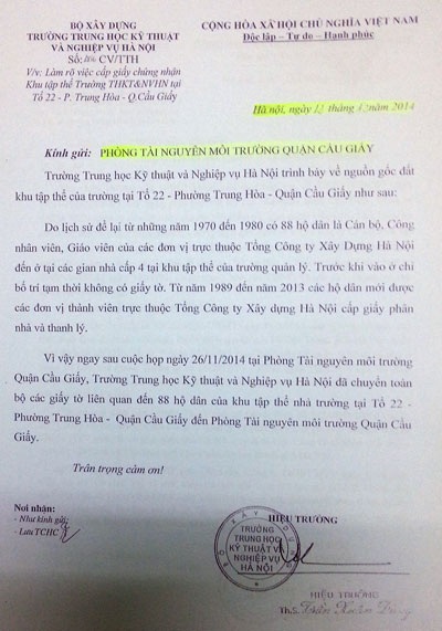 Bàn giao hồ sơ vụ 88 hộ dân được “chào” mức phí làm sổ đỏ “choáng váng” - 4 Công văn bàn giao hồ sơ của Trường Trung học KT&NV Hà Nội.