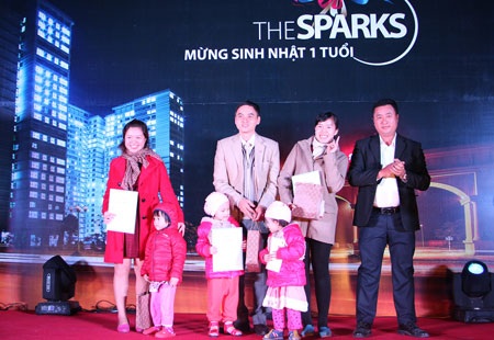 Mừng sinh nhật một tuổi khu đô thị The Sparks - 2 Đã có hàng ngàn sổ hồng được trao cho các hộ gia đình khu đô thị The Sparks