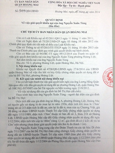 Công dân bị “cắt gọn” nhà ở quận Hoàng Mai tiếp tục gửi đơn khiếu nại - 2 Quyết định giải quyết khiếu nại lần đầu của UBND quận Hoàng Mai.