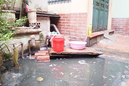 Bài 4: Thanh tra Chính phủ chỉ đạo “giải cứu” cụm dân cư ngập trong ô nhiễm, xú uế - 1 12 hộ dân đã sống trong cảnh ô nhiễm, xú uế gần 2 năm qua