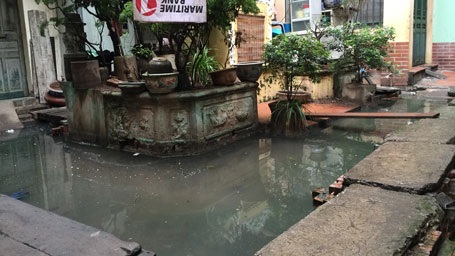 Bài 1: Cụm dân cư vật lộn trong cảnh ô nhiễm, xú uế giữa thủ đô - 1 Hà Nội: Cụm dân cư vật lộn trong cảnh ô nhiễm, xú uế giữa phố cổ