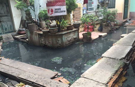 Bài 18: “Bó tay” trước nguyên nhân ô nhiễm, Quận Ba Đình “chốt” xây cống mới - 5 Thay vì tìm nguyên nhân, quận Ba Đình quyết định chọn giải pháp xây đường cống mới