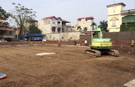 Công dân nộp đơn khiếu nại 16 tháng, UBND quận Bắc Từ Liêm vẫn “im lặng” - 1 UBND phường Minh Khai đưa phương tiện vào san lấp