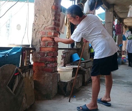 TP. Hà Nội chỉ đạo “giải cứu” gần 400 cư dân sống trong khu tập thể chờ sập - 1 Hệ thống cột khu tập thể H36 bắt đầu mục nát nghiêm trọng từ năm 2014.