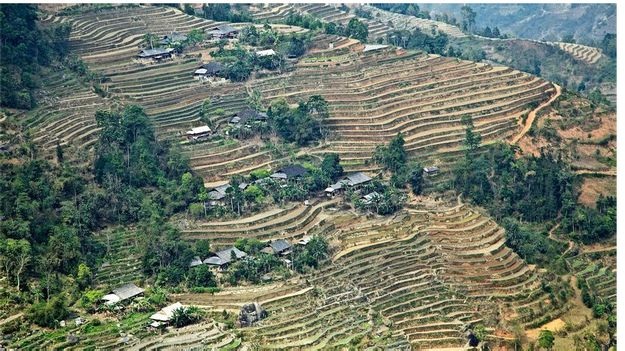 Cao nguyên đá Đồng Văn trong con mắt phóng viên nước ngoài - 3 Dệt vải