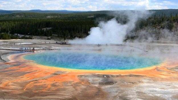 Những vùng nước kỳ ảo nhất thế giới - 1 Hồ Đốm, Canada