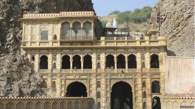 Những thành phố có chi phí sinh hoạt "dễ chịu" nhất thế giới - 2 Những thành phố có giá cả rẻ nhất thế giới