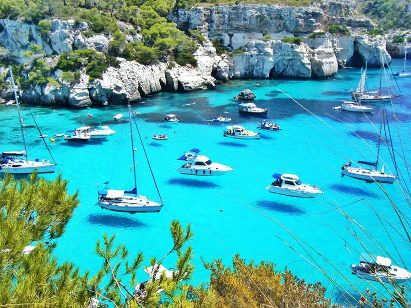 Những con thuyền bay ở Menorca, Tây Ban Nha.