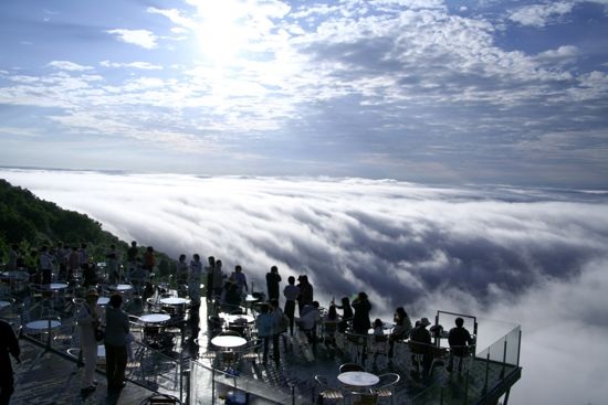 10 nhà hàng có vị trí đắc địa và cảnh quan độc đáo nhất thế giới - 5 6. Nhà hàng Le Jules Verne ở Paris, Pháp