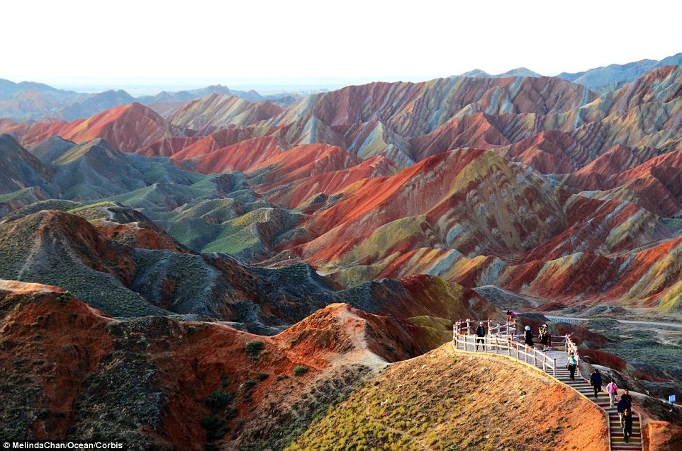 Những vùng đất hư ảo nhất trên Trái đất - 7 Cầu đá tự nhiên Puente del Inca, Argentina