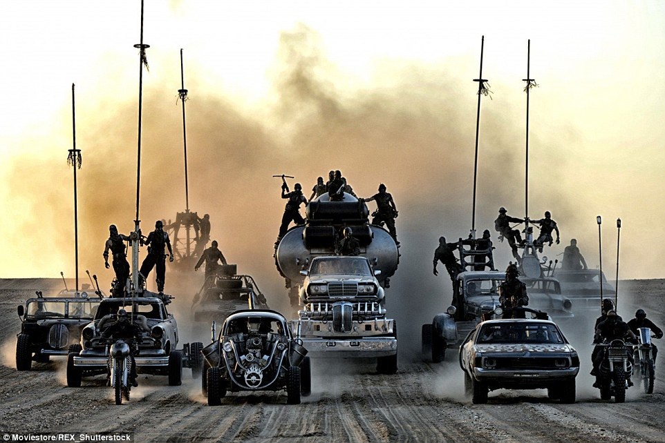 Sa mạc Namid - "linh hồn" thực sự của bom tấn Mad Max: Fury Road - 4 Lòng sông Swakop khô hạn, nứt nẻ rất hợp với khung cảnh hậu tận thế.