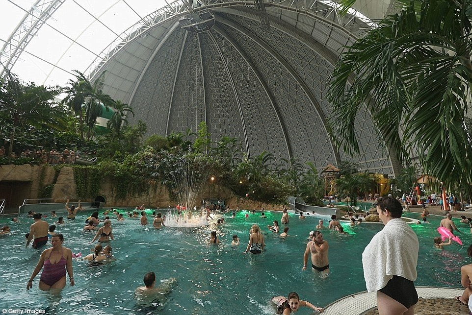 Khu tắm biển ngay trong nhà