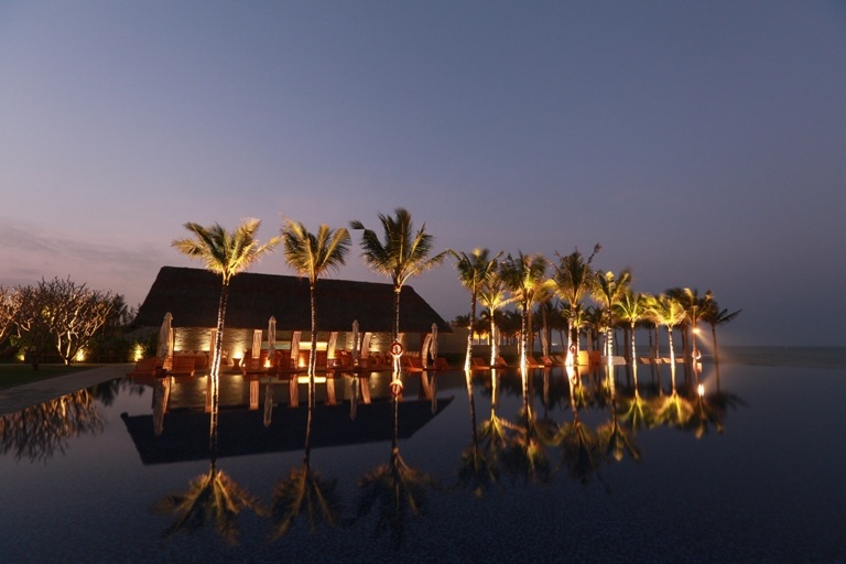 Naman Retreat – Trải nghiệm đích thực về thiên nhiên và văn hóa Việt - 14 Không gian huyền ảo và nên thơ tại Naman Retreat khi hoàng hôn buông xuống.