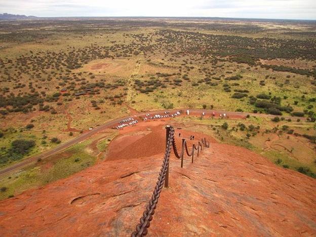 Kata Tjuta – Nơi xa xôi chứa đựng đầy bí ẩn tuyệt vời của Australia - 1 Kata Tjuta nhìn từ một mỏm núi