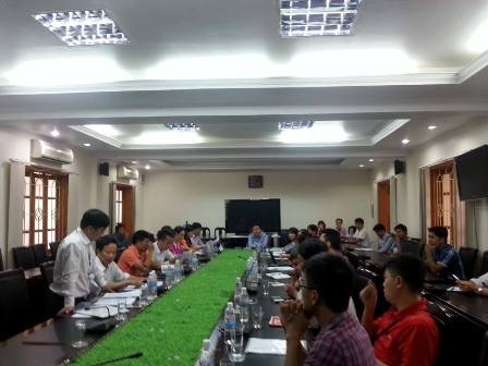 Rắc rối chuyện Chủ tịch quận bị tố nhận hối lộ 2,5 tỷ đồng - 2 Các phóng viên dự buổi họp báo thanh minh của ông chủ tịch quận.