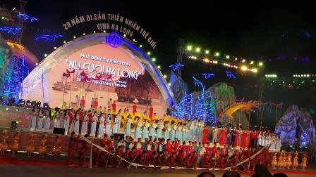 Rực rỡ đêm di sản Vịnh Hạ Long - 8 Thu Hằng