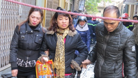 Cả gia đình chết cháy: Không còn cơ hội khắc phục hậu quả! - 6 Cả khu phố bàng hoàng sau vụ hỏa hoạn