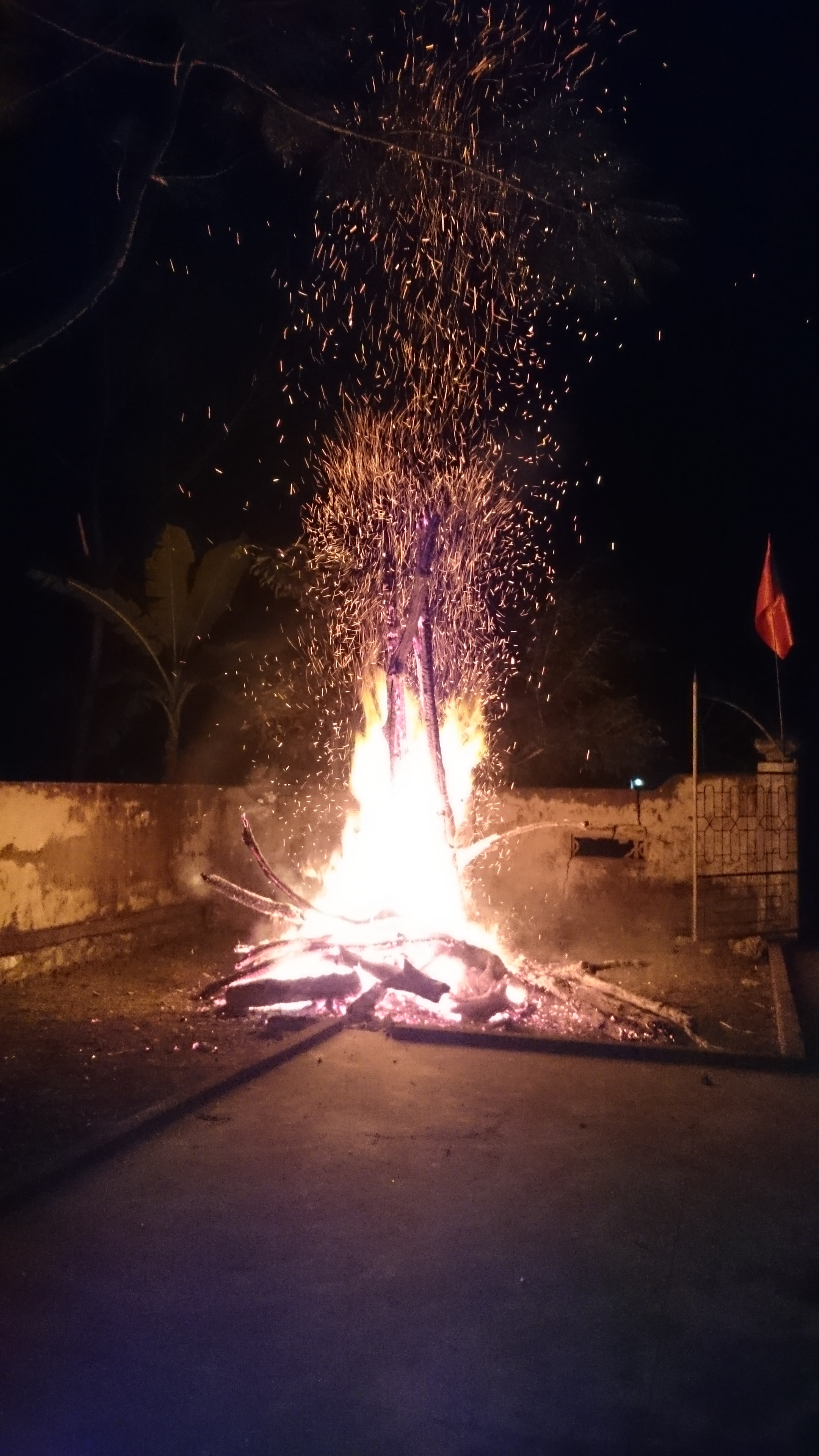 Màn lửa trại tuyệt đẹp tại xã Giang Sơn huyện Đô Lương