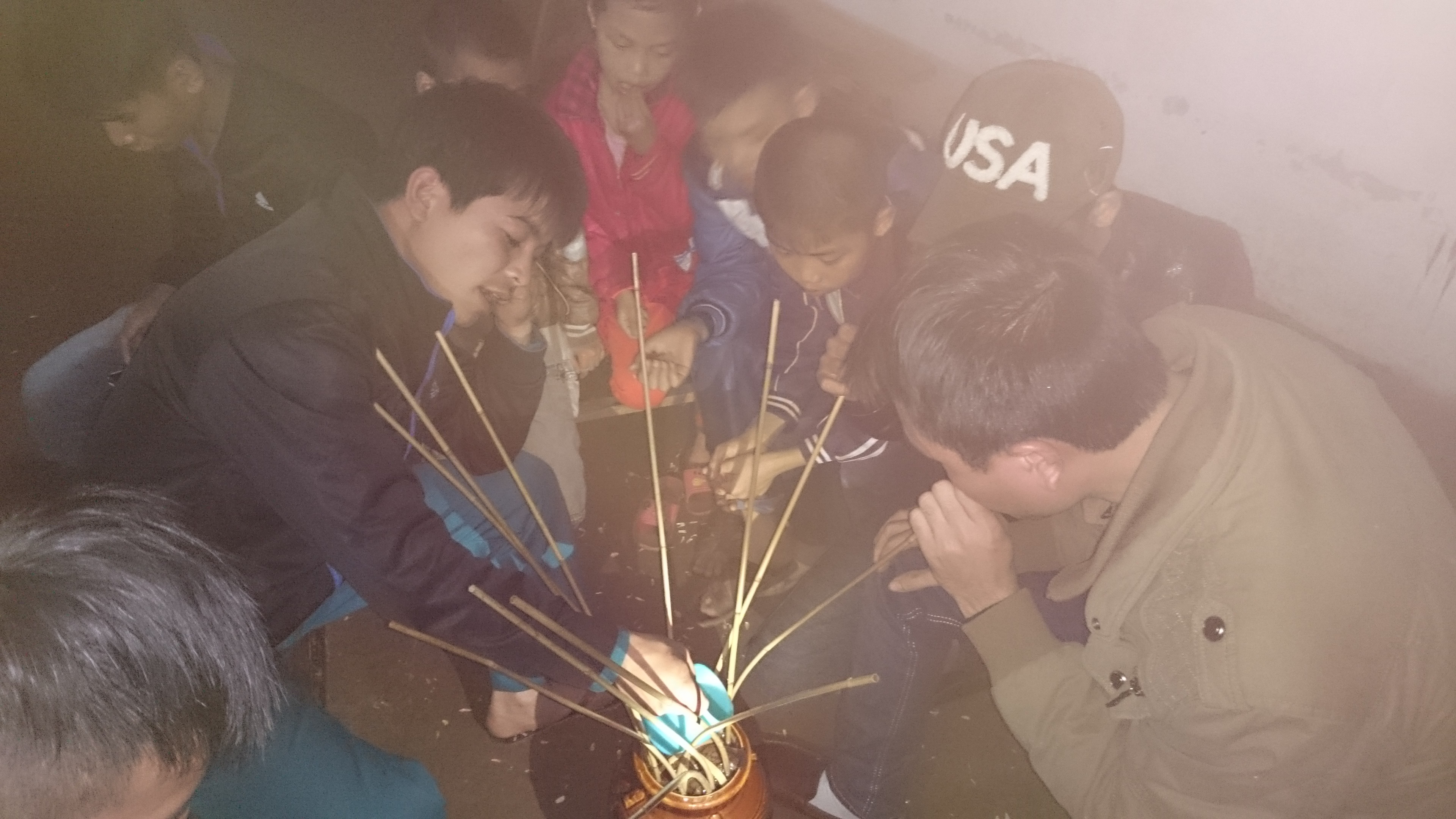 Rượu cần, nơi các bạn trẻ quây quần cùng nhau đón năm mới