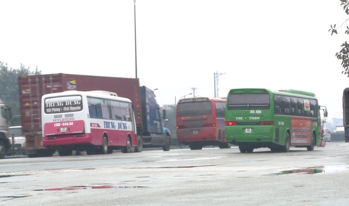 Thực trạng vắng khách "khó hiểu" của xe khách Hải Phòng - Hà Nội - 2 Ngay trong dịp cao điểm, xe khách tuyến Hải Phòng - Hạ Nội vẫn vắng vẻ lạ thường
