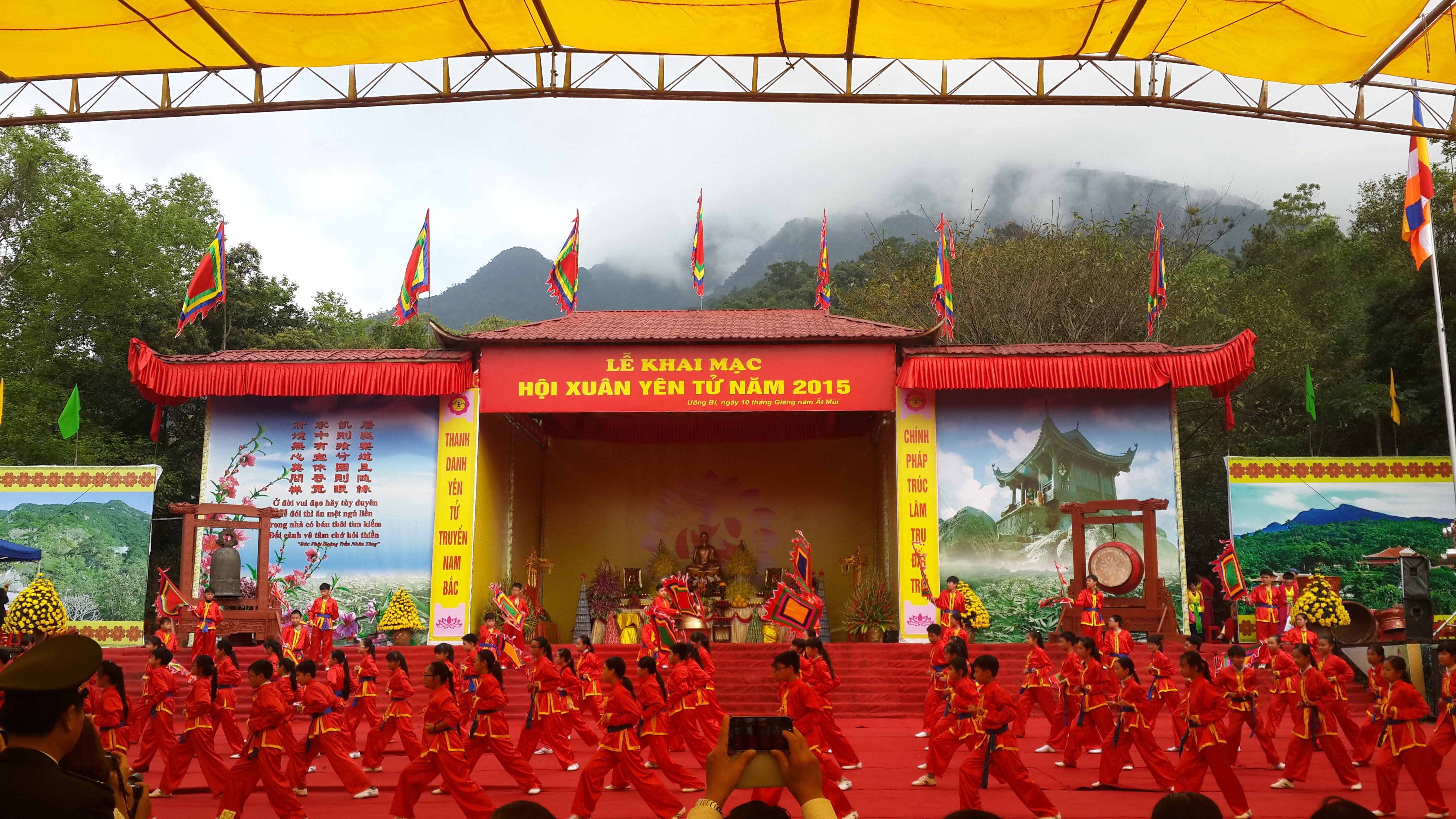 Xây dựng thương hiệu mang tên Quảng Ninh - 2 Lễ hội Yên Tử- nét đặc sắc của du lịch tâm linh Quảng Ninh