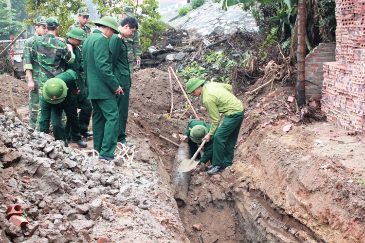 Phát hiện bom “khủng” dưới chân cầu ở Hải Phòng - 2 Hiện trường vụ phá dỡ quả bom