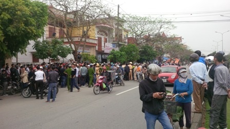 Người dân vây ôtô của người hành hung học sinh vi phạm giao thông - 3 Cơ quan công an khẳng định không có chuyện công an đánh dân