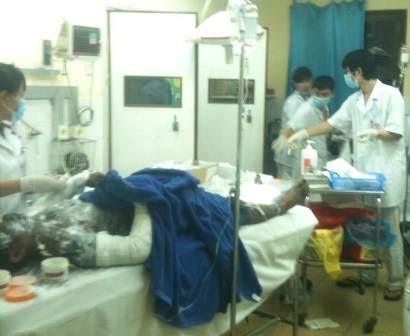 Vụ bỏng 6 người bất thường: Khởi tố vụ án, tạm giữ 2 đối tượng liên quan - 1 Các nạn nhân vẫn đang được cứu chữa tích cực tại bệnh viện bỏng Quốc Gia