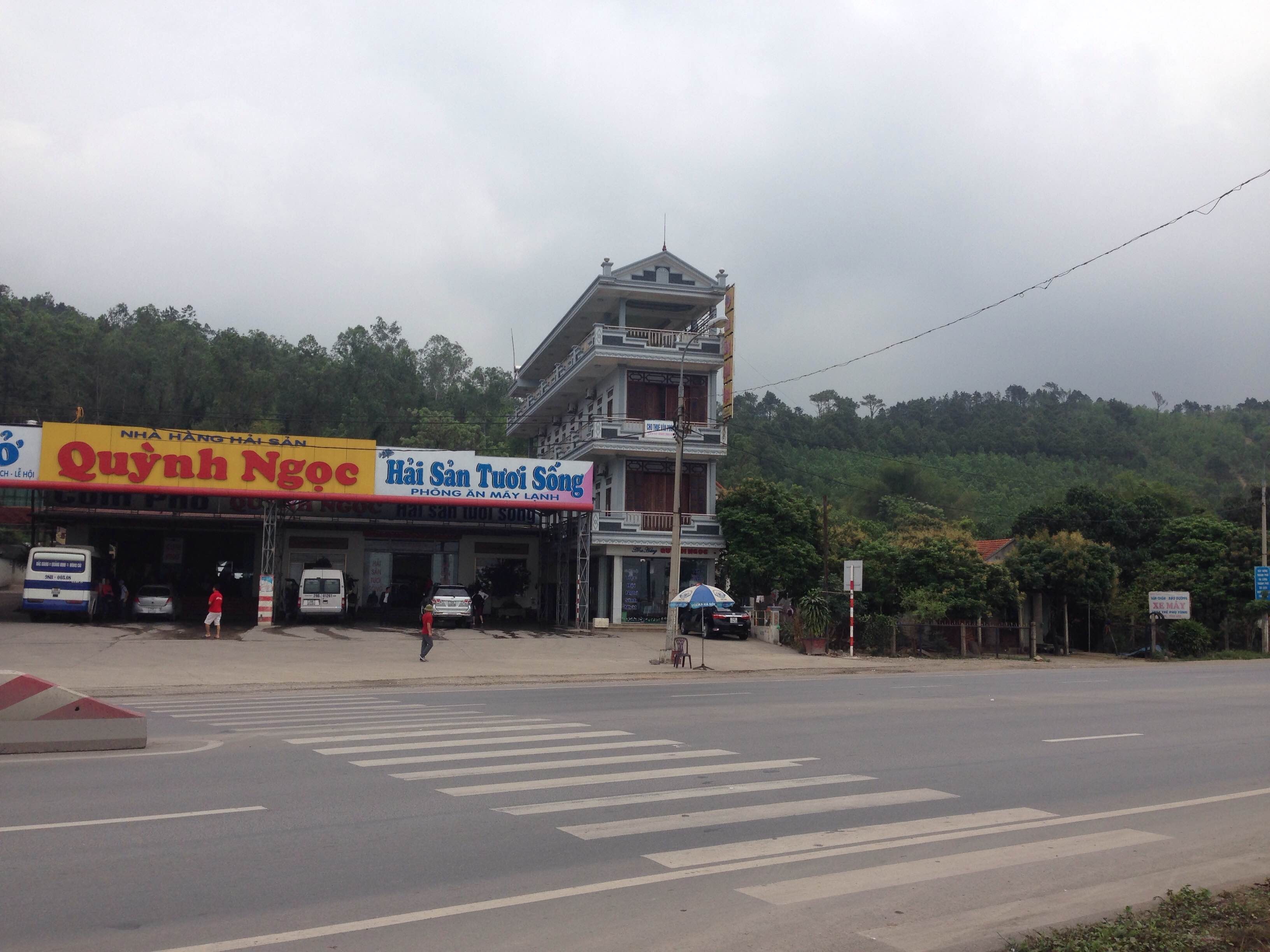 Nỗ lực khắc phục những lối ngang “băm nhỏ” quốc lộ nghìn tỷ - 3 Hai cầu vượt sẽ được xây dựng để hạn chế bớt các đường ngang trên QL 18