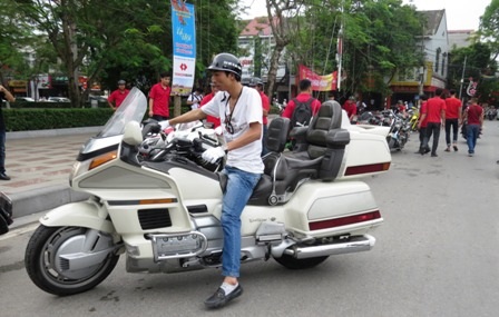 Dàn xe khủng sáng nay trên nhiều tuyến quan trọng sáng nay