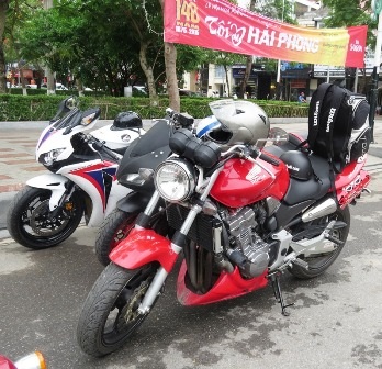 Dàn xe khủng sáng nay trên nhiều tuyến quan trọng sáng nay