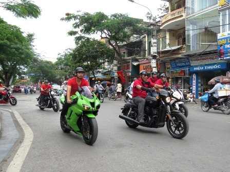Dàn xe khủng sáng nay trên nhiều tuyến quan trọng sáng nay