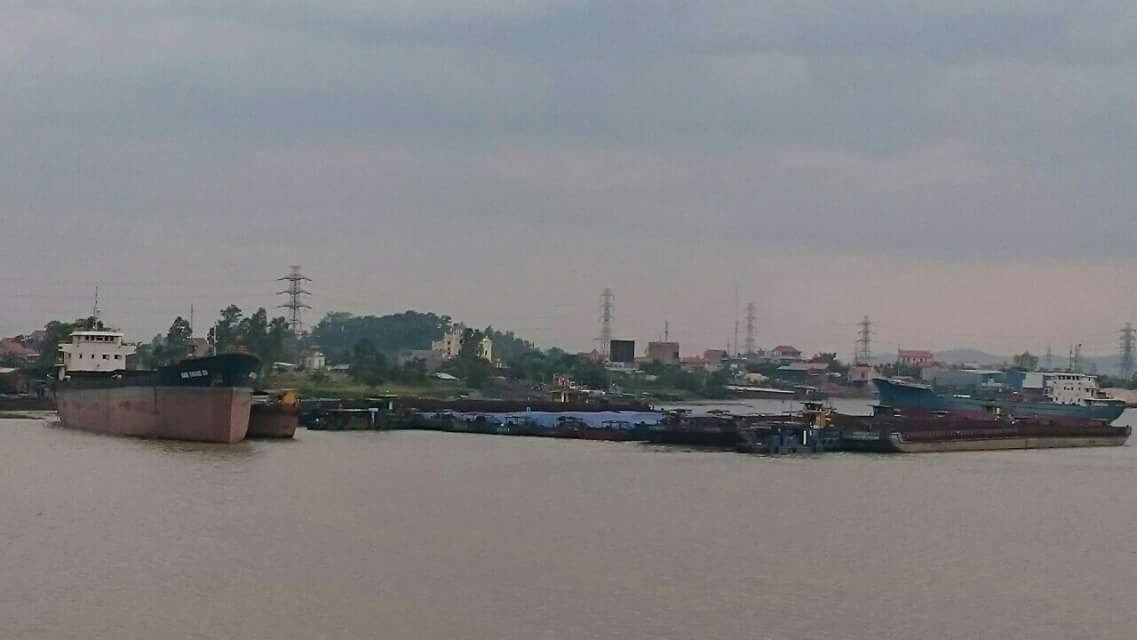Bão tiến gần bờ, Quảng Ninh, Hải Phòng, Thái Bình căng mình đối phó - 12 Tàu thuyền sáng nay vẫn nằm yên tại các khu neo đậu tránh trú bão