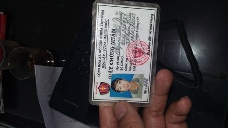 Đối tượng đã dùng thẻ bảo vệ của anh trai để dọa người vi phạm