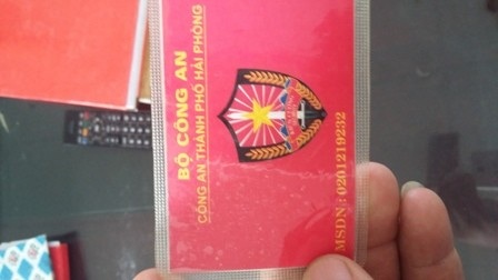 Chiếc thẻ bảo vệ được đối tượng dùng để làm giả thẻ ngành công an